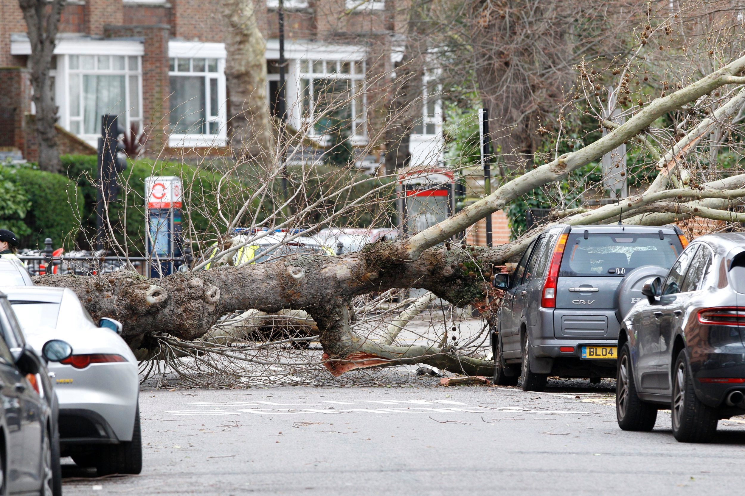 driving-safely-in-windy-weather-carcliq